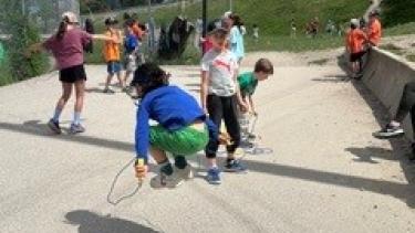 Kids jumping ropes